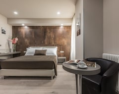 Hotel Residence Cavour Luxury (Bologna, Italy)