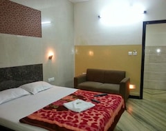 Hotel Vardhaman Paradise (Bengaluru, India)