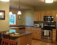 Entire House / Apartment Beautifully Decorated Home Near Spirit Mt., Hiking Trails And The Munger Trail (Duluth, USA)