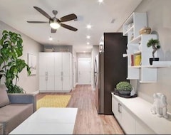 Casa/apartamento entero Nuevo Downtown Kelowna Modern Studio Completamente Amueblado Mes Con 30% + Descuento! (Kelowna, Canadá)