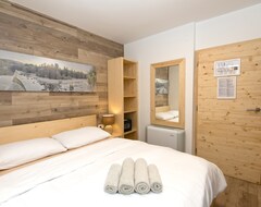 Hotel Vila Alpina - Modern superior room in a peaceful and natural environment (Bled, Slovenia)