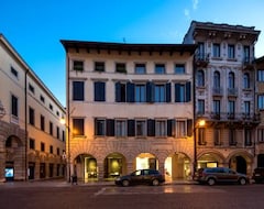 Aparthotel Mercatovecchio Luxury Suites (Udine, Italija)