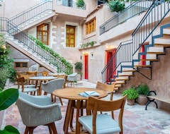 Hotel Off (Chania, Greece)