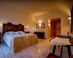 Hotel Antica Dimora La Corona (San Pantaleo, Italy)
