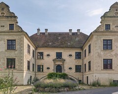 Khách sạn Schloss Schmarsow (Kruckow, Đức)