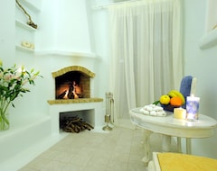 Otel Vincenzo Family Rooms (Tinos - Chora, Yunanistan)