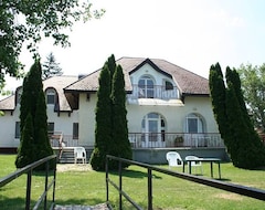 Khách sạn Aranyhíd (Balatonboglár, Hungary)