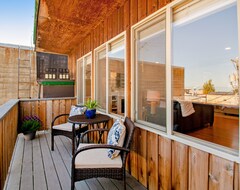 Khách sạn Idyllic Downtown Studio With Water Views, Free Wifi, Full Kitchen & Modern Touch (Port Angeles, Hoa Kỳ)