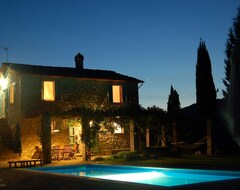 Toàn bộ căn nhà/căn hộ Todi Nearby: Special Offer 23 / 09-03 / 11_Stone Farmhouse, Pool, Garden And Wi F (Deruta, Ý)