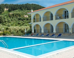 Хотел Hotel Varres (Bochali, Гърция)