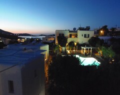 Hotel Manos (Naoussa, Greece)