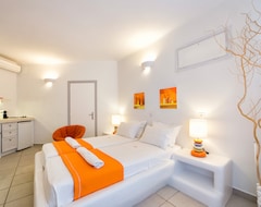 Otel Yades Suites - Apartments & Spa (Naoussa, Yunanistan)