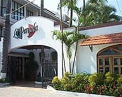Khách sạn Hotel La Pergola (Manzanillo, Mexico)