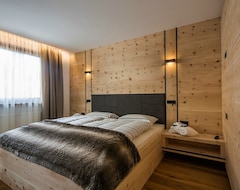 Khách sạn Hotel Cristallo - Wellness Mountain Living (La Villa, Ý)