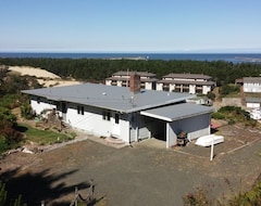 Entire House / Apartment Direct Dune Access with Panoramic Ocean & River Views (Winchester Bay, USA)