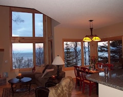 Entire House / Apartment Lake Superior Luxury. Private And Quiet Only 4 Miles To Split Rock Lighthouse (Beaver Bay, USA)