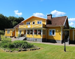 Hotel & Pensionat Bjorkelund (Älmhult, İsveç)