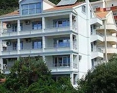 Aparthotel Medin Di Lastua (Petrovac, Montenegro)