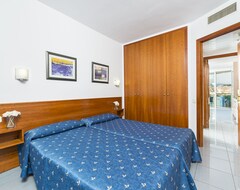 Khách sạn Apartaments Blau (Lloret de Mar, Tây Ban Nha)