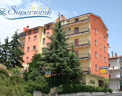Khách sạn Hotel Ristorante Supersonik (Acri, Ý)