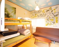 Bed & Breakfast Guest House Pumping Surf (Hyuga, Japan)