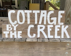 Koko talo/asunto Cottage By The Creek (McEwen, Amerikan Yhdysvallat)