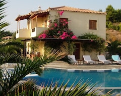 Toàn bộ căn nhà/căn hộ Hilltop Villa With Spacious Surroundings & Guest House (Porto Heli, Hy Lạp)
