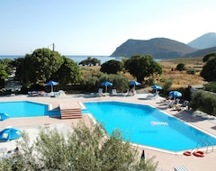 Hotel Eristos Beach (Megalo Chorio, Greece)