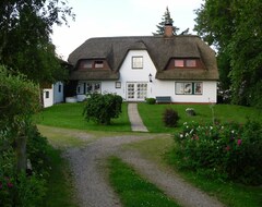 Toàn bộ căn nhà/căn hộ Cozy Apartment In The Thatched Cottage In Rural Idyll (Poppenbüll, Đức)