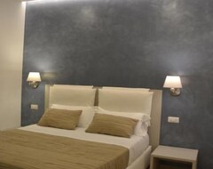 Otel La Piccola Perla Rooms (Sant'Agnello di Sorrento, İtalya)