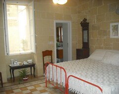Khách sạn Maria Townhouse Heart Of Victoria Gozo (Victoria, Malta)