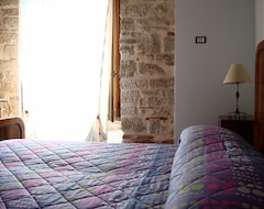 Bed & Breakfast Domus Grampone (Castelpagano, Italija)