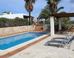 Hele huset/lejligheden A Villa Great For Couples And Families, Gated Pool & Wifi, Bbq And Panorama View (Sant Josep de sa Talaia, Spanien)