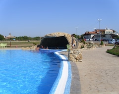 Hotel S Club (Surčin, Serbien)