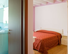 Otel Barchi Resort - Apartments & Suites (San Felice del Benaco, İtalya)