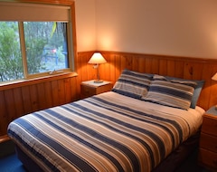 Hotel Fully Self Contained Cottages With Double Spa Bath Woodfire Deck And Bbq (Lorne, Australija)