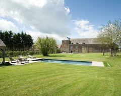 Pensión Lujosa casa de vacaciones en una finca maravillosa con piscina (Ohey, Bélgica)