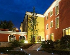 Khách sạn Sweet Hotel (Schiavon, Ý)