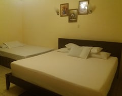 Hotel & Resort King Bed (Belmopan, Belize)