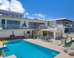 Toàn bộ căn nhà/căn hộ Elanora - Solar Heated Pool, 6 Bedrooms, 4 Bathrooms, 100M Beach, Sleeps 16 (Terrigal, Úc)