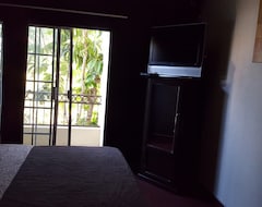 Hotel Bambu (Ensenada, Mexico)