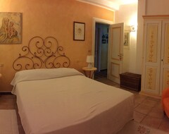 Hotel Civico 33 (Arzachena, Italy)
