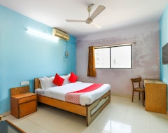 Oyo 62635 Hotel Meghavi (Silvassa, India)