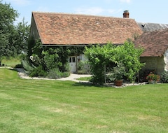 Toàn bộ căn nhà/căn hộ Rural Cottage With Private Pool In Tranquil Setting Of 25 Acres (Cléré-du-Bois, Pháp)