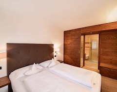 Hotel Ariston Dolomiti Residence (Toblach, Italy)