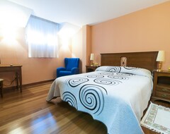 Otel Habitaciones Premium Finca La Casona (El Espinar, İspanya)