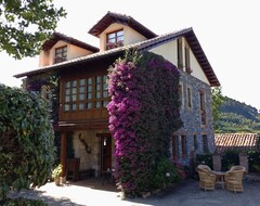 Koko talo/asunto Trisqueles Y Buganvillas (Villaviciosa, Espanja)