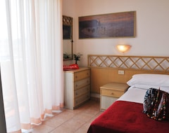 Khách sạn Family Hotel Doge (Alba Adriatica, Ý)