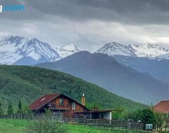 Koko talo/asunto Casuta-lacului (Densus, Romania)