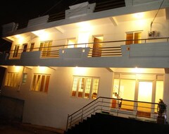 Khách sạn Al Woodlands Residency (Udhagamandalam, Ấn Độ)